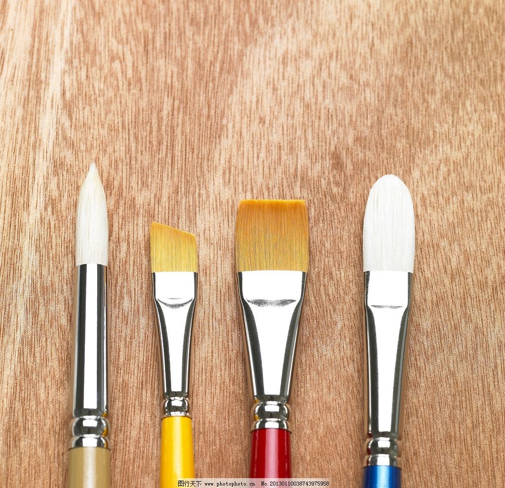 需要亲们准备:排笔,丙烯颜料,绘画本.