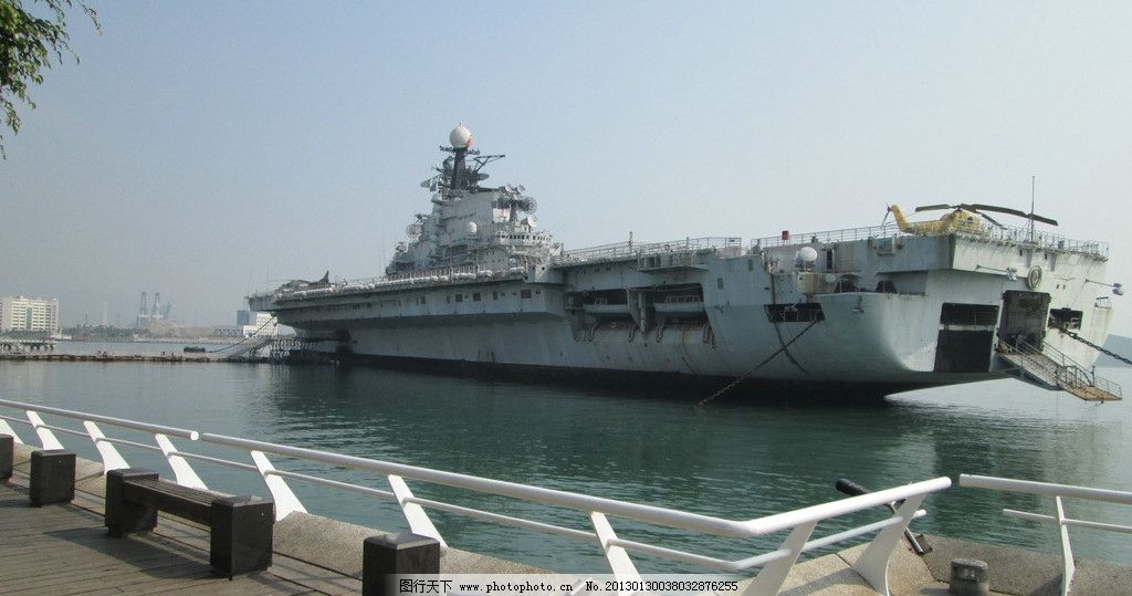 明斯克航母图片
