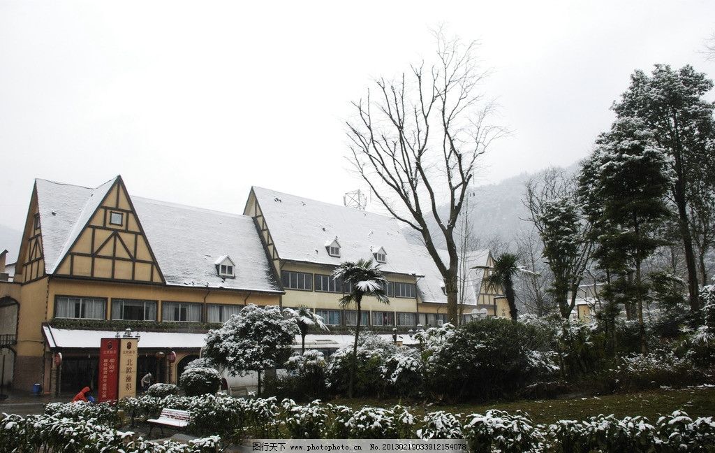 花水湾雪景 雪景 花水湾 树 欧式建筑 旅客 房屋 花水湾风光 国内旅
