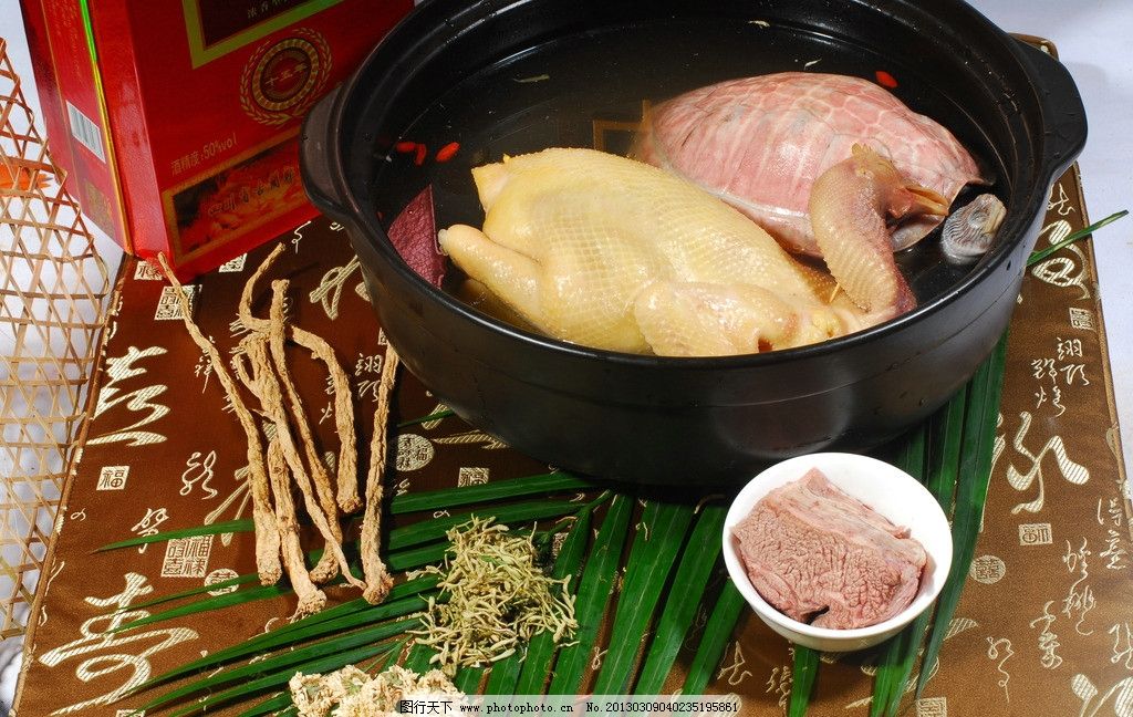 古法鲜茯苓龟羊鸡图片,甲鱼王八药膳鸡煲霸王别鸡-图行天下图库